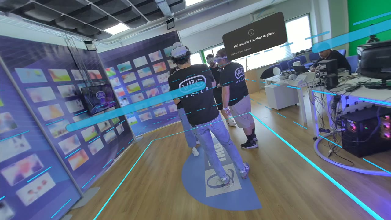 Laboratorio e sala test VRC: team interno con headset VR e postazioni operative