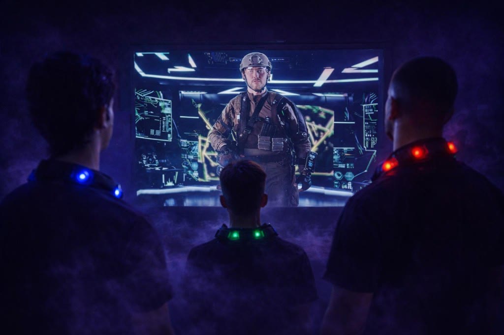 Sala briefing LaserShow Arena con contenuti e preparazione delle squadre.