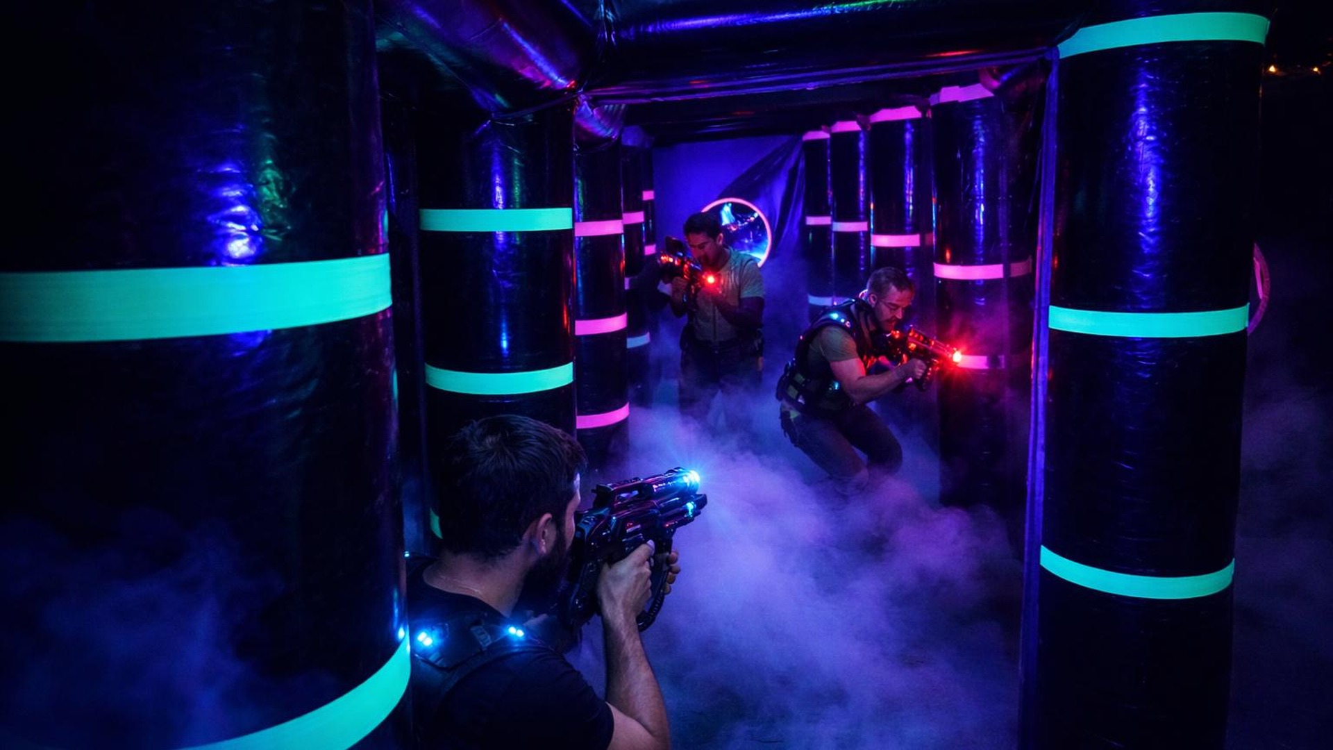 Giocatori all’interno di un’arena LaserShow Arena VRC.