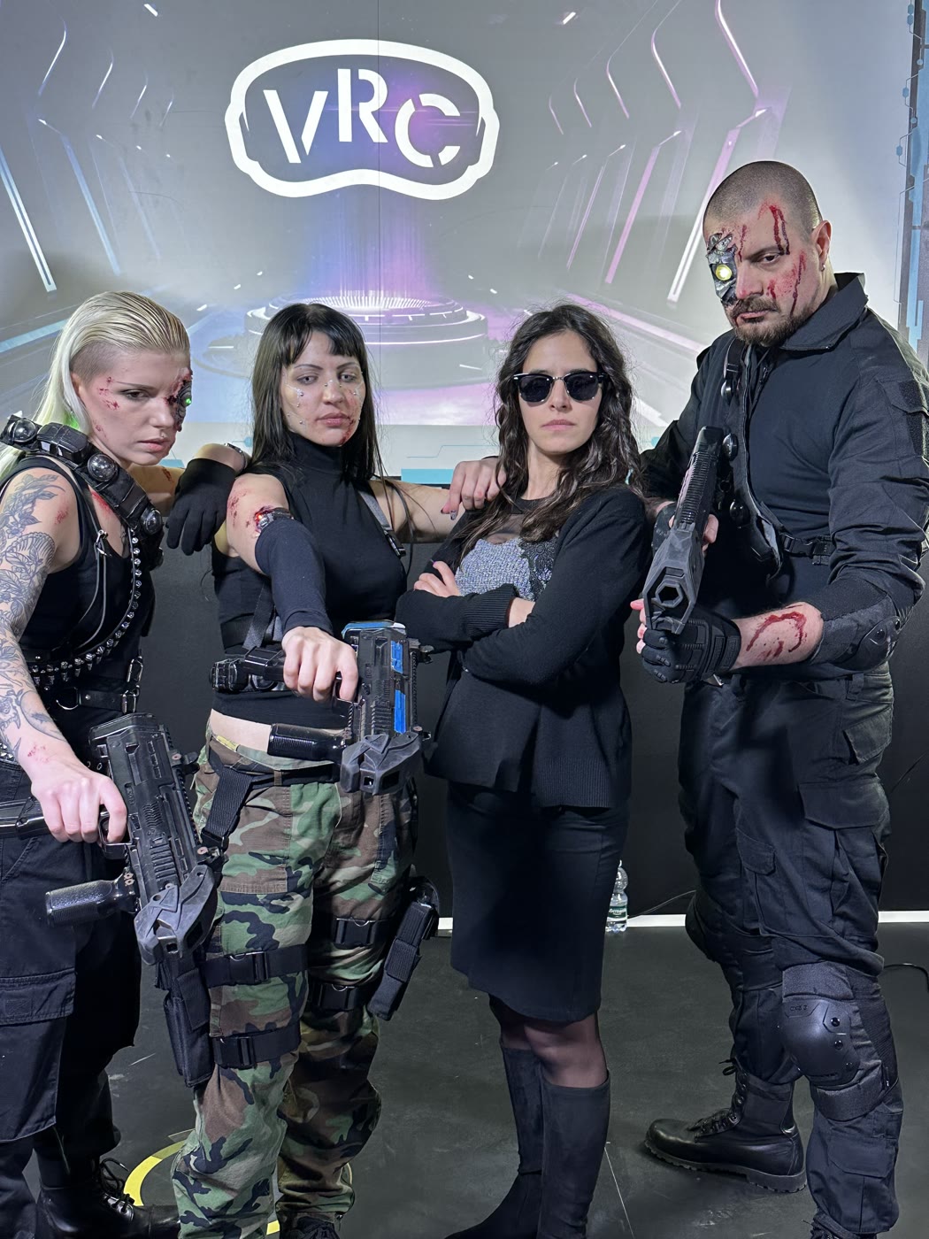 Attori in character al lancio Terminator VRC a Pisa